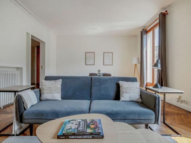 Chic Two Bedroom Retreat in Auteuil, Paris
