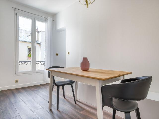 Chic Two Bedroom Retreat in Gros Caillou, Paris, Paris Amsterdam Apartments for Rent