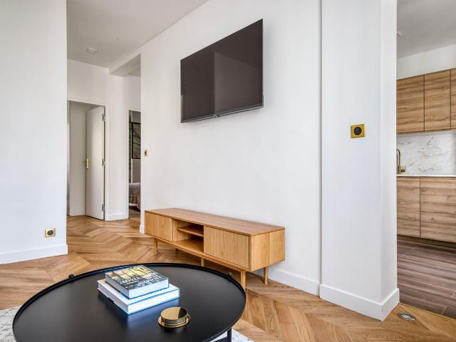 Chic Two Bedroom Retreat in Gros Caillou, Paris, Paris Amsterdam Apartments for Rent