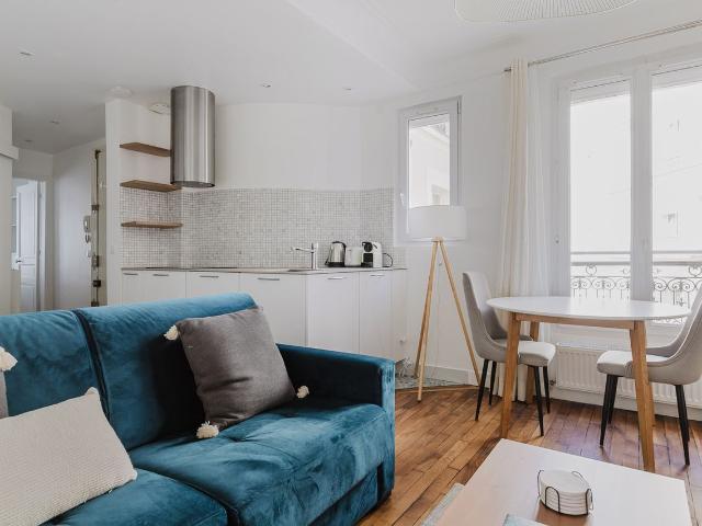 Chic Two Bedroom Retreat in Heart of Paris, Paris Amsterdam Apartments for Rent