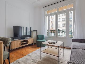 Chic Two Bedroom Retreat in Saint Lambert, Paris, Paris Amsterdam Apartments for Rent