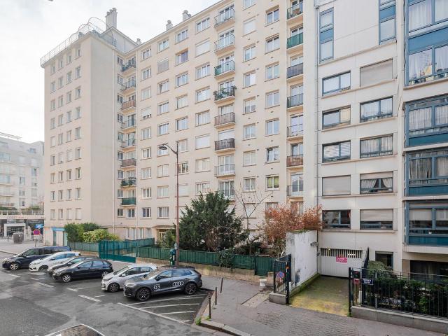 Chic Two Bedroom Retreat in Saint Lambert, Paris, Paris Amsterdam Apartments for Rent