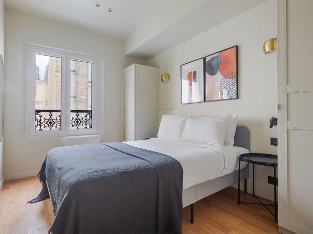 Chic Two Bedroom Retreat in Paris, Paris Amsterdam Apartments for Rent