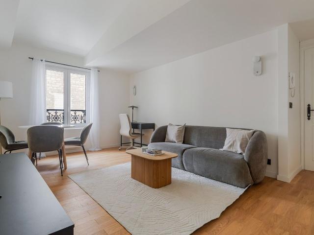 Chic Two Bedroom Retreat in Paris, Paris Amsterdam Apartments for Rent
