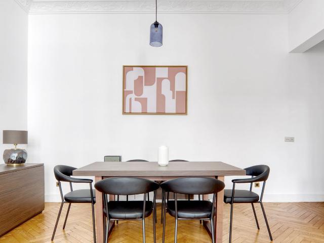 Chic Two Bedroom Retreat in Paris Passy, Paris Amsterdam Apartments for Rent