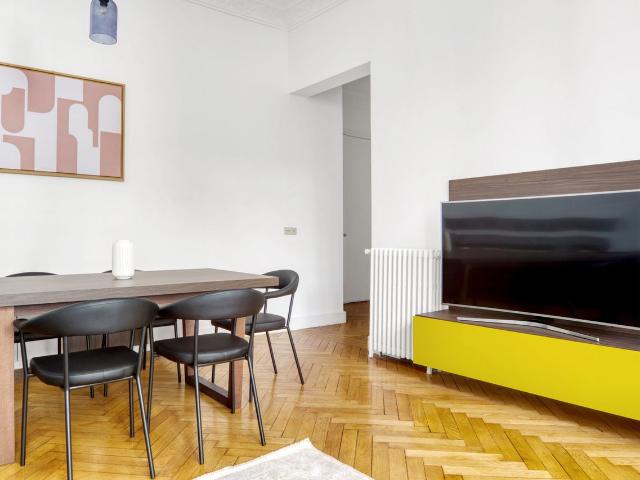 Chic Two Bedroom Retreat in Paris Passy, Paris Amsterdam Apartments for Rent