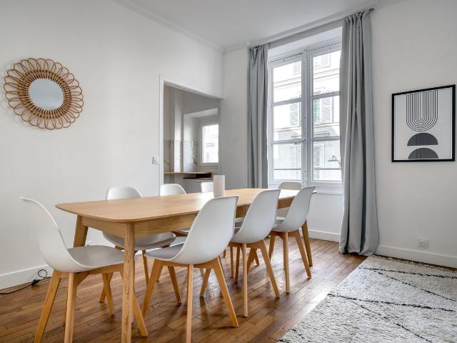 Chic Two Bedroom Retreat in the Heart of Paris, Paris Amsterdam Apartments for Rent