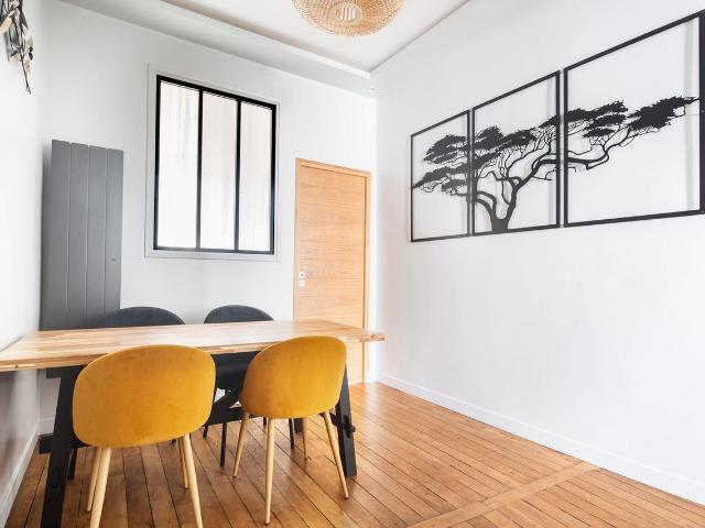 Chic Two Bedroom Retreat in the Heart of Paris, Paris Amsterdam Apartments for Rent