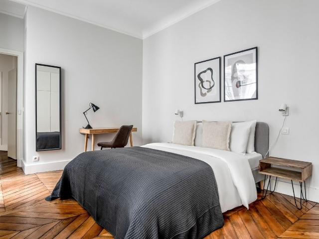 Chic Two Bedroom Retreat in the Heart of Paris, Paris Amsterdam Apartments for Rent