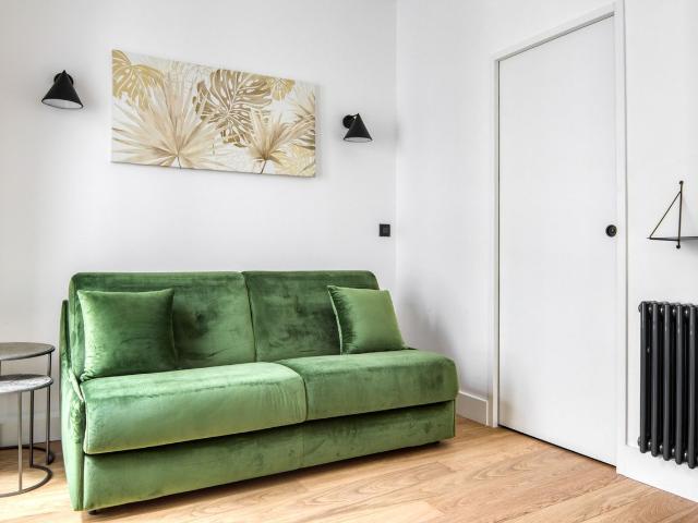Chic Two Bedroom Retreat in the Heart of Paris, Paris Amsterdam Apartments for Rent