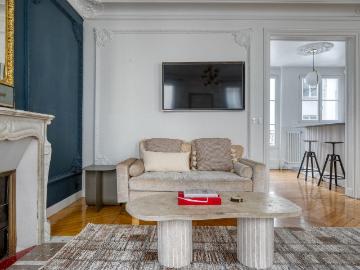 Chic Ternes 2 Bedroom Haven in Paris, Paris Amsterdam Apartments for Rent