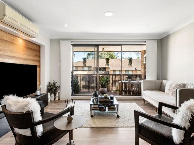 Chic top floor apartment in convenient location