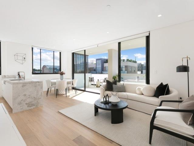 CHIC, TOP FLOOR NORTH FACING ABODE