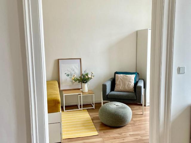 Chic Urban Retreat: Bright Apartment Near City Center, Vienna Amsterdam Apartments for Rent