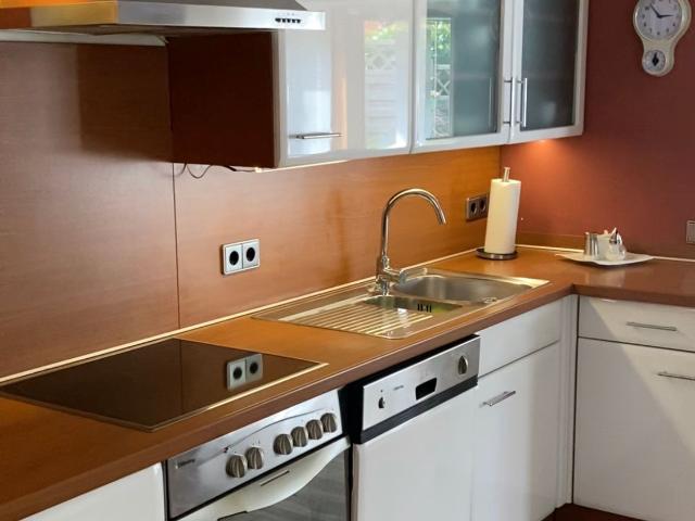Chic & wonderful home in Essen with separate entrance and beautiful terrace!, Essen Amsterdam Apartments for Rent