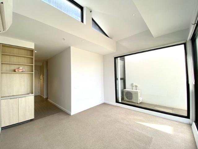 Chic 1 Bedroom Apartment at Sovereign Apartments