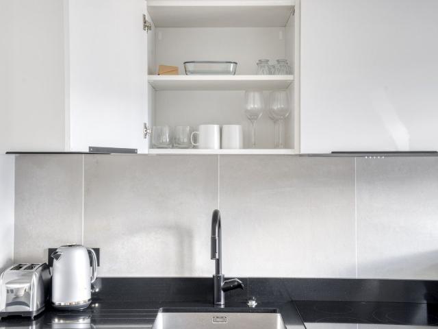 Chic 1 Bedroom Apartment in the Heart of Paris, Paris Amsterdam Apartments for Rent
