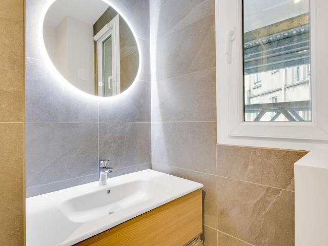 Chic 1 Bedroom Apartment with Paris Views, Paris Amsterdam Apartments for Rent