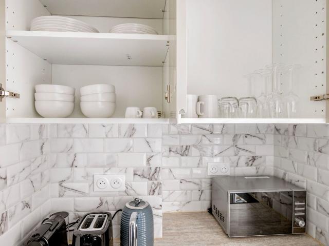 Chic 1 Bedroom Paris Retreat: Move In Ready!, Paris Amsterdam Apartments for Rent