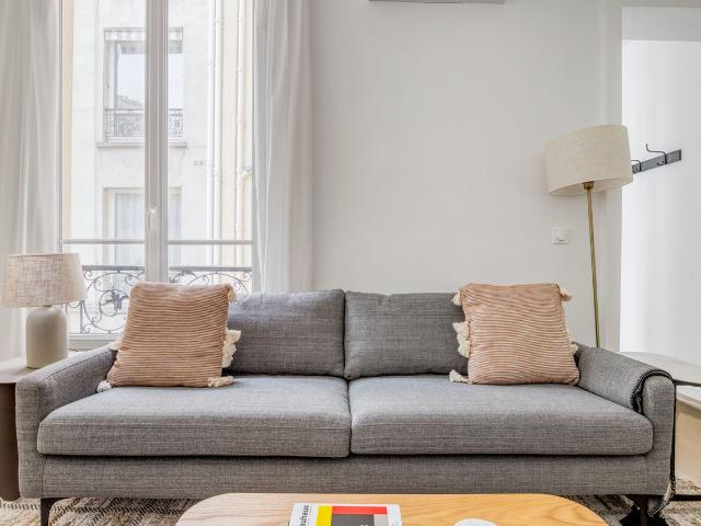 Chic 1 Bedroom Paris Retreat: Move In Ready!, Paris Amsterdam Apartments for Rent
