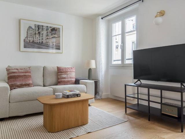 Chic 1 Bedroom Retreat in Paris Passy, Paris Amsterdam Apartments for Rent
