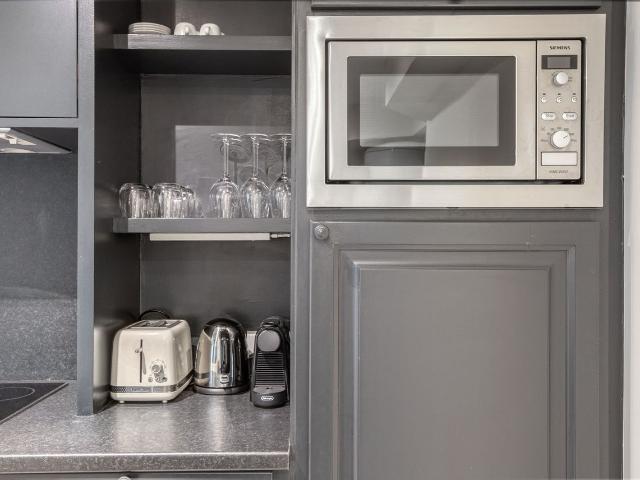 Chic 1 Bedroom Retreat in Saint Germain des Prés, Paris Amsterdam Apartments for Rent