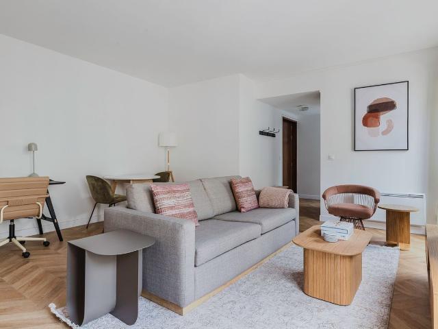 Chic 1 Bedroom Retreat in Vibrant Le Marais, Paris Amsterdam Apartments for Rent