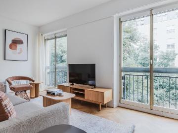 Chic 1 Bedroom Retreat in Vibrant Le Marais, Paris Amsterdam Apartments for Rent