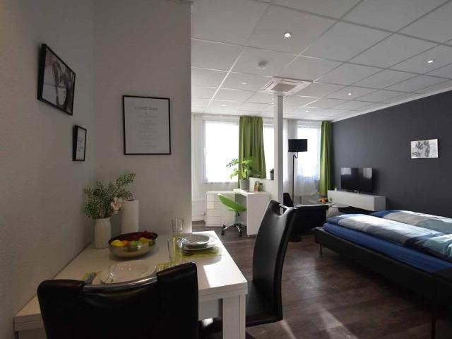 Chic 1 room penthouse, fully equipped, great location in Niederrad