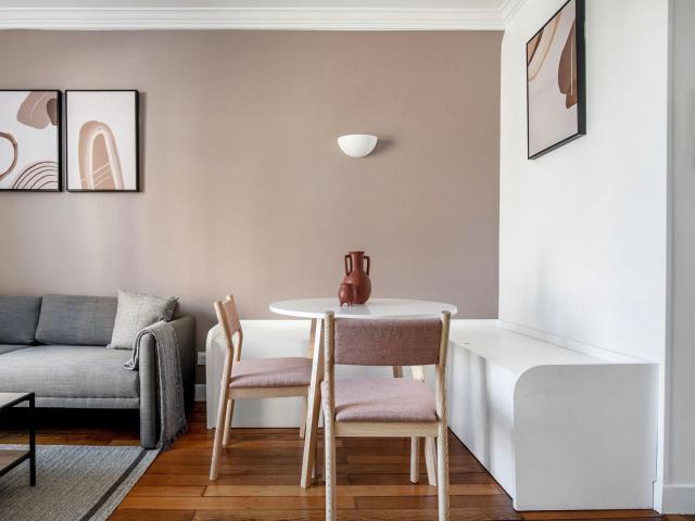 Chic 1BR Haven in Paris: Your Home Away from Home