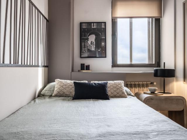Chic 2 Bedroom Apartment in Goya with Designer Furniture and Private Balcony, Madrid Amsterdam Apartments for Rent