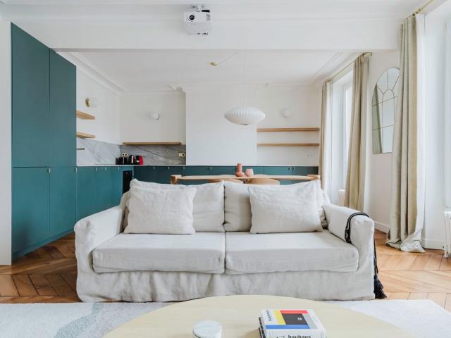 Chic 2 Bedroom Apartment in Heart of Paris