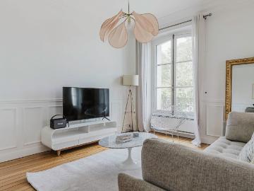 Chic 2 Bedroom Apartment in Heart of Paris, Paris Amsterdam Apartments for Rent
