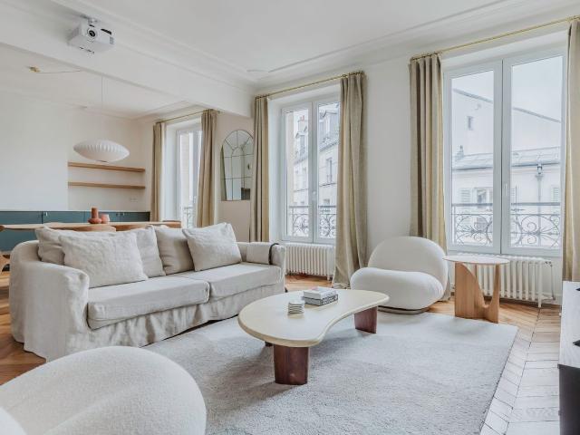 Chic 2 Bedroom Apartment in Heart of Paris, Paris Amsterdam Apartments for Rent
