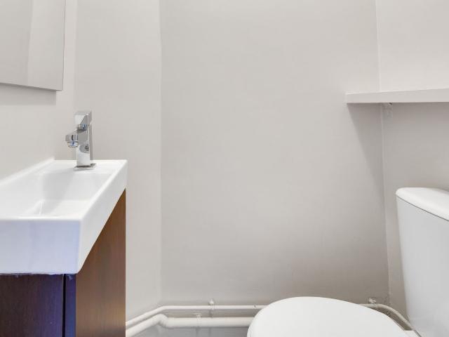 Chic 2 Bedroom Apartment in Heart of Paris, Paris Amsterdam Apartments for Rent