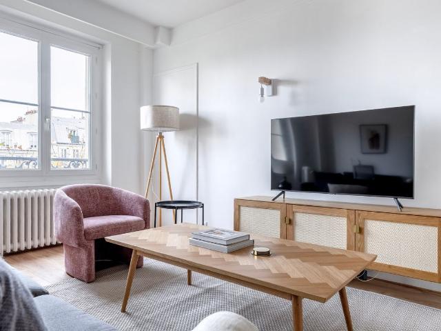 Chic 2 Bedroom Apartment in the Heart of Paris, Paris Amsterdam Apartments for Rent