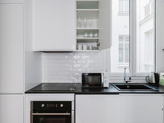 Chic 2 Bedroom Apartment in the Heart of Paris, Paris Amsterdam Apartments for Rent