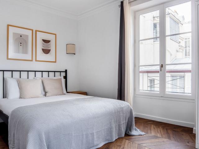 Chic 2 Bedroom Apartment in the Heart of Paris, Paris Amsterdam Apartments for Rent