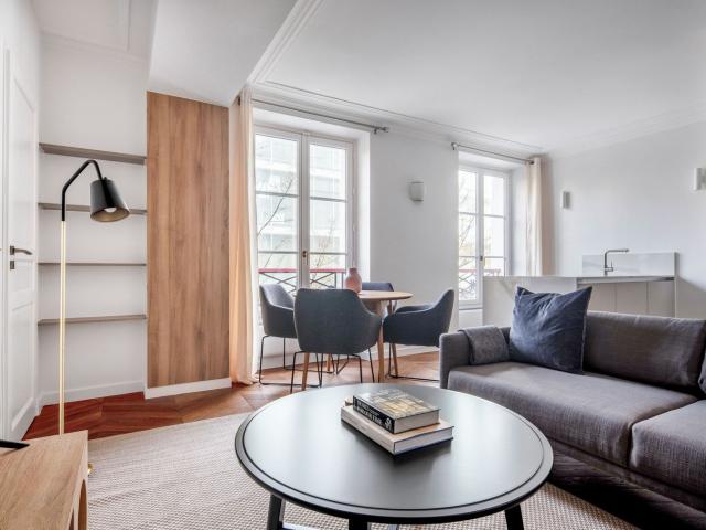 Chic 2 Bedroom Apartment in the Heart of Paris