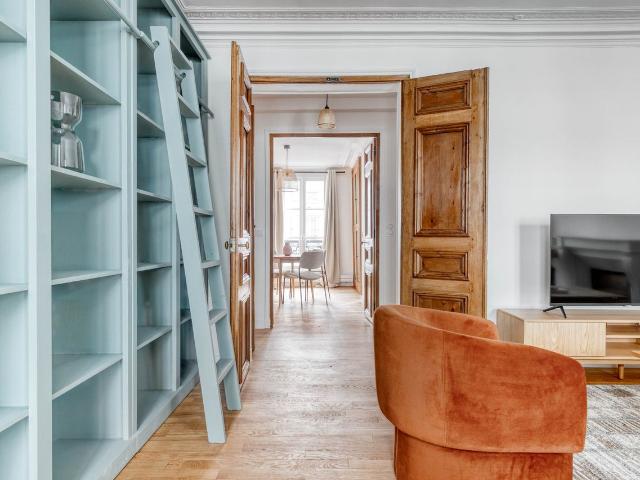 Chic 2 Bedroom Apartment in Vibrant Batignolles, Paris Amsterdam Apartments for Rent