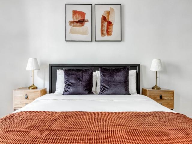 Chic 2 Bedroom Apartment in Vibrant Batignolles, Paris Amsterdam Apartments for Rent