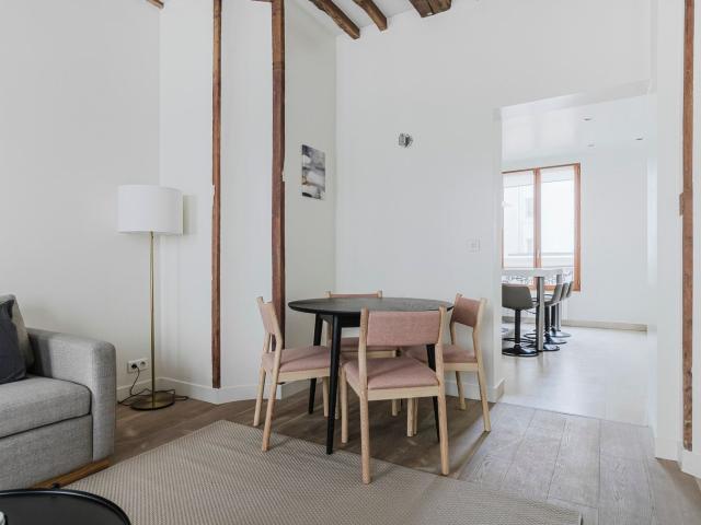 Chic 2 Bedroom Apartment in Vibrant Odéon!