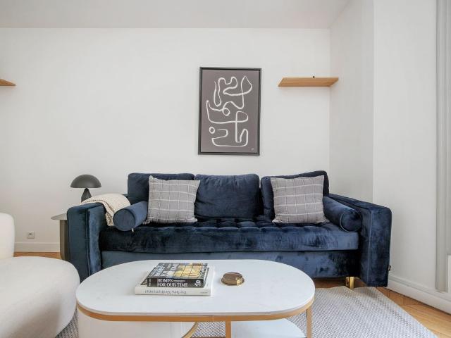 Chic 2 Bedroom Apartment with Stunning Sea Views, Paris Amsterdam Apartments for Rent