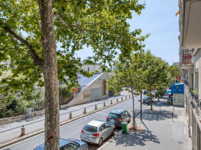 Chic 2 Bedroom Getaway in Paris, Paris Amsterdam Apartments for Rent