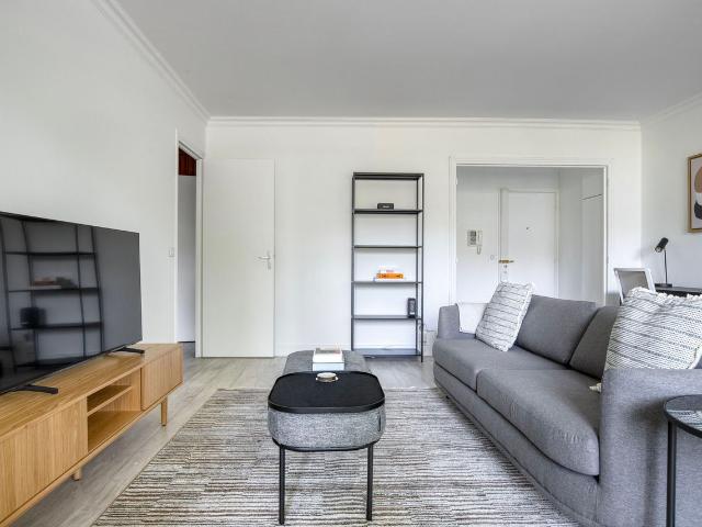 Chic 2 Bedroom Getaway in Paris, Paris Amsterdam Apartments for Rent