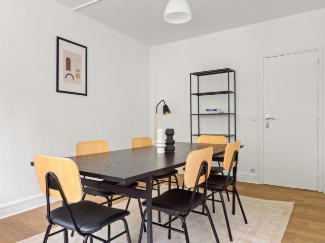 Chic 2 Bedroom in the Heart of Paris