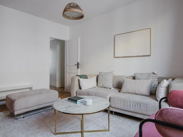 Chic 2 Bedroom Retreat in Montmartre, Paris, Paris Amsterdam Apartments for Rent