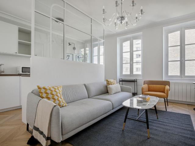 Chic 2 Bedroom Retreat in Paris, Paris Amsterdam Apartments for Rent