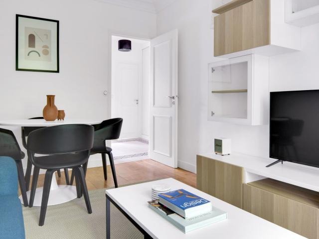 Chic 2 Bedroom Retreat in the Heart of Paris