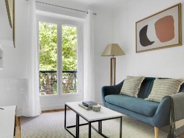 Chic 2 Bedroom Retreat in the Heart of Paris, Paris Amsterdam Apartments for Rent